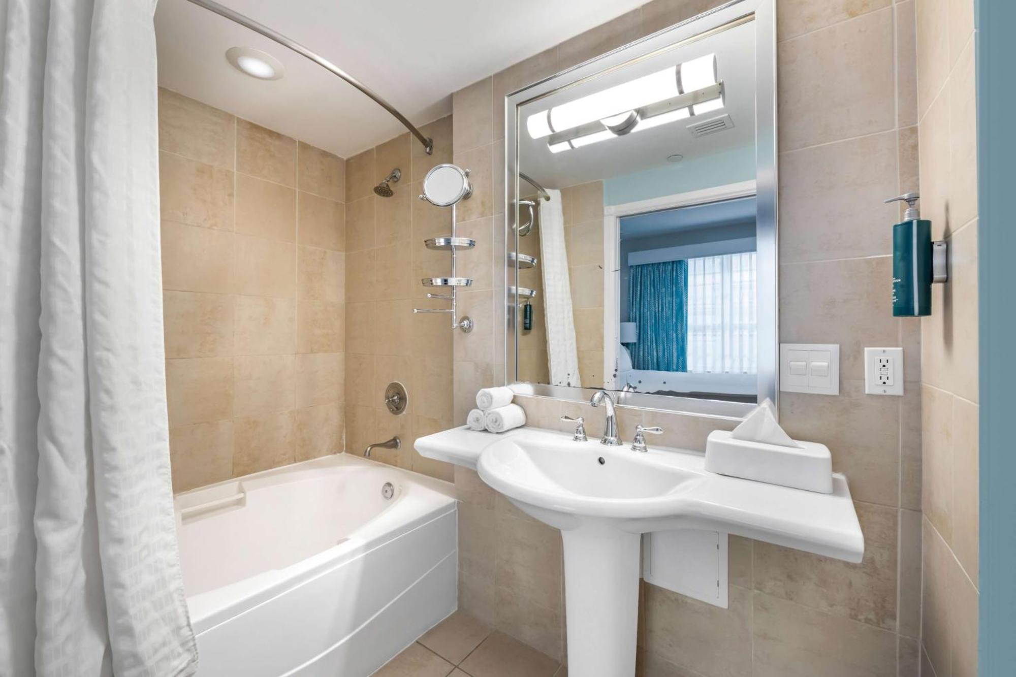 Hilton Vacation Club Crescent On South Beach Miami Маями Бийч Екстериор снимка